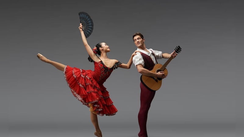 El caballero de la triste figura ayuda a una joven llamada Kitri a casarse con su enamorado...