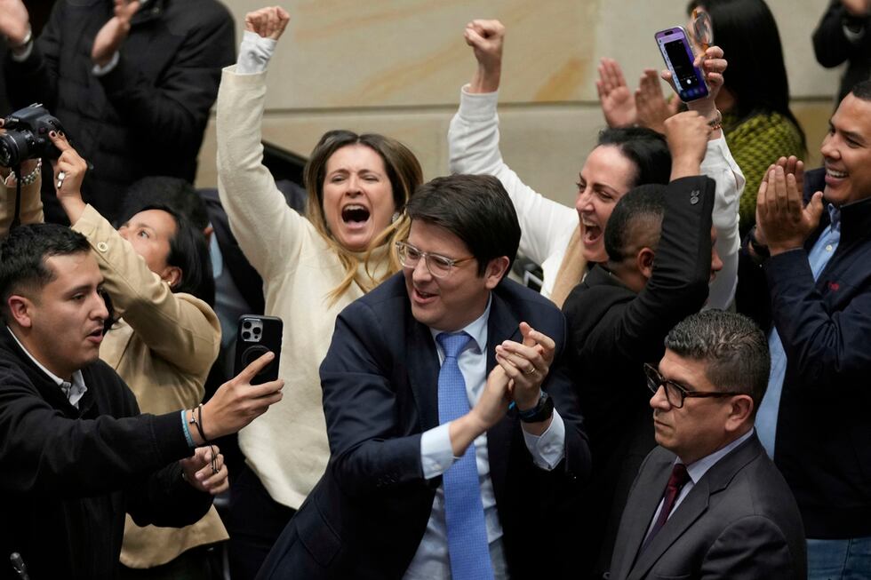 Muere aspirante presidencial colombiano baleado en mitin