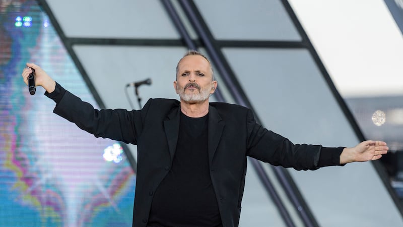 ARCHIVO - El astro español Miguel Bosé durante su presentación en RiseUp As One en Cross...