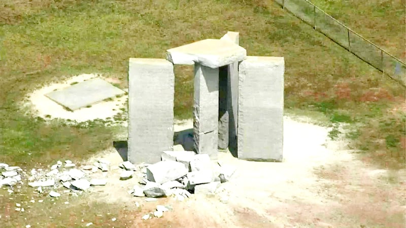 El monumento conocido como Georgia Guidestones fue destruido por una explosión.