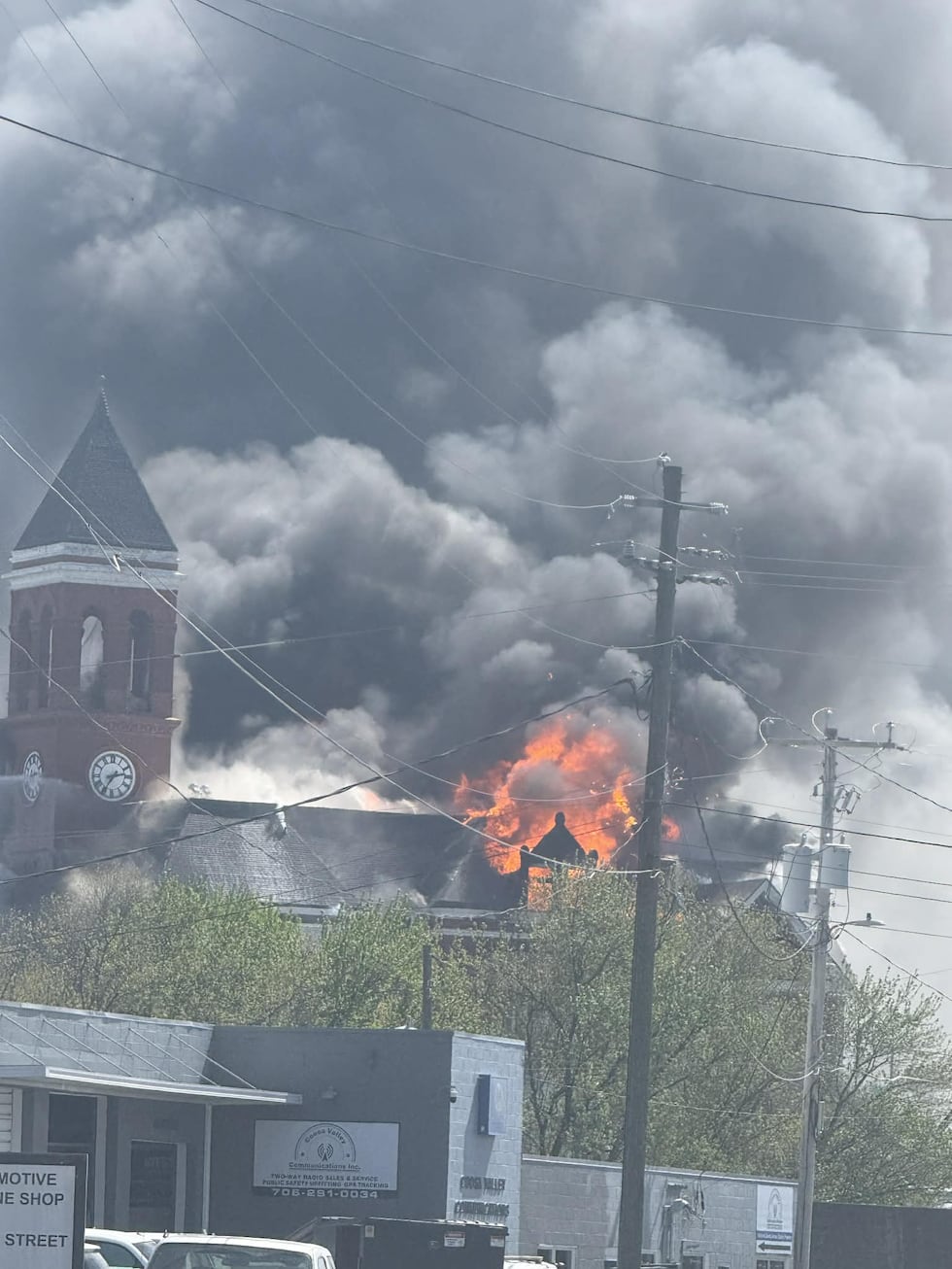 Las autoridades de bomberos aún desconocen qué provocó el incendio.