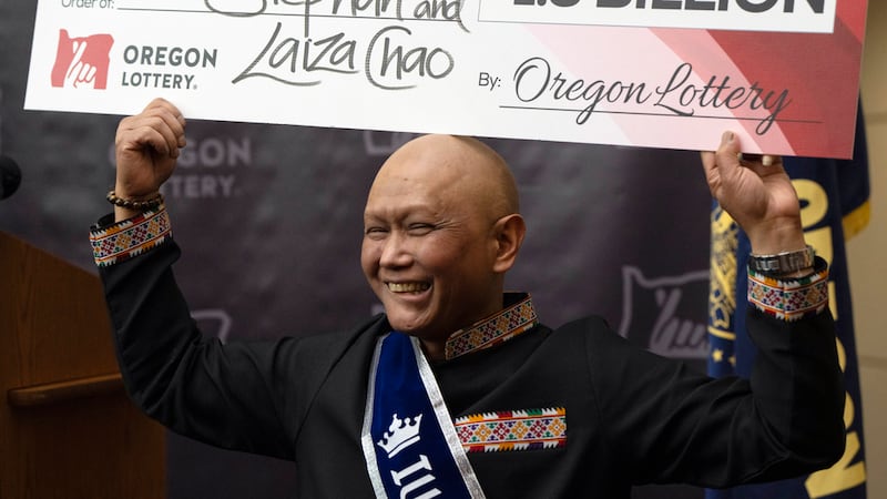 Ganador de $1,300 millones de lotería Powerball es un inmigrante y está enfermo de cáncer