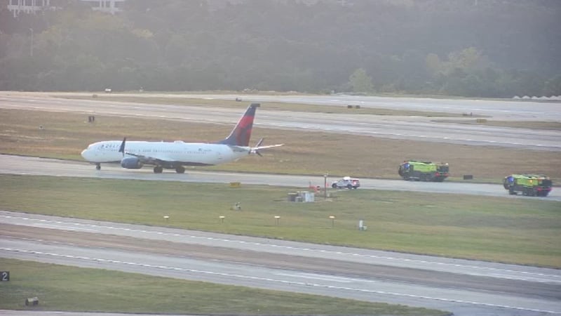 El vuelo Delta 1264, que viajaba desde Chicago hacia Atlanta, declaró una emergencia antes de...