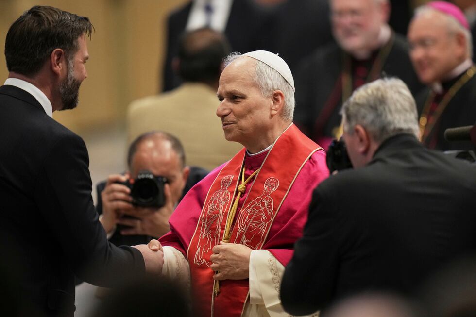 El papa León XIV se reúne con el vicepresidente de Estados Unidos, JD Vance, tras el inicio...