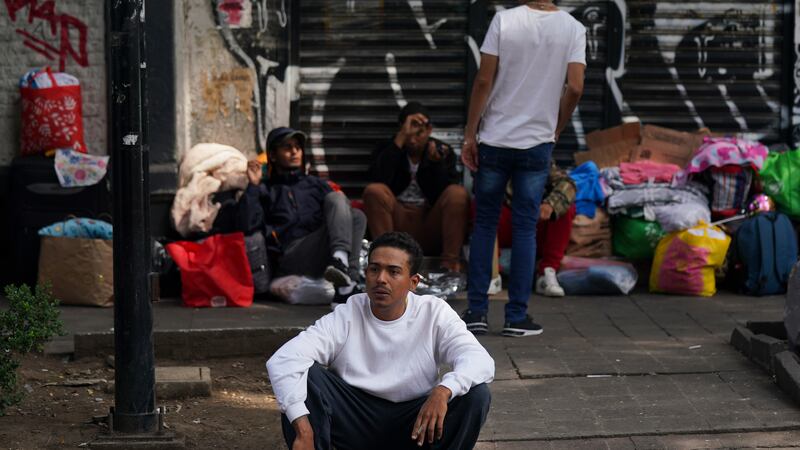 El trámite promete ser más sencillo para los migrantes menos favorecidos, además la nueva...