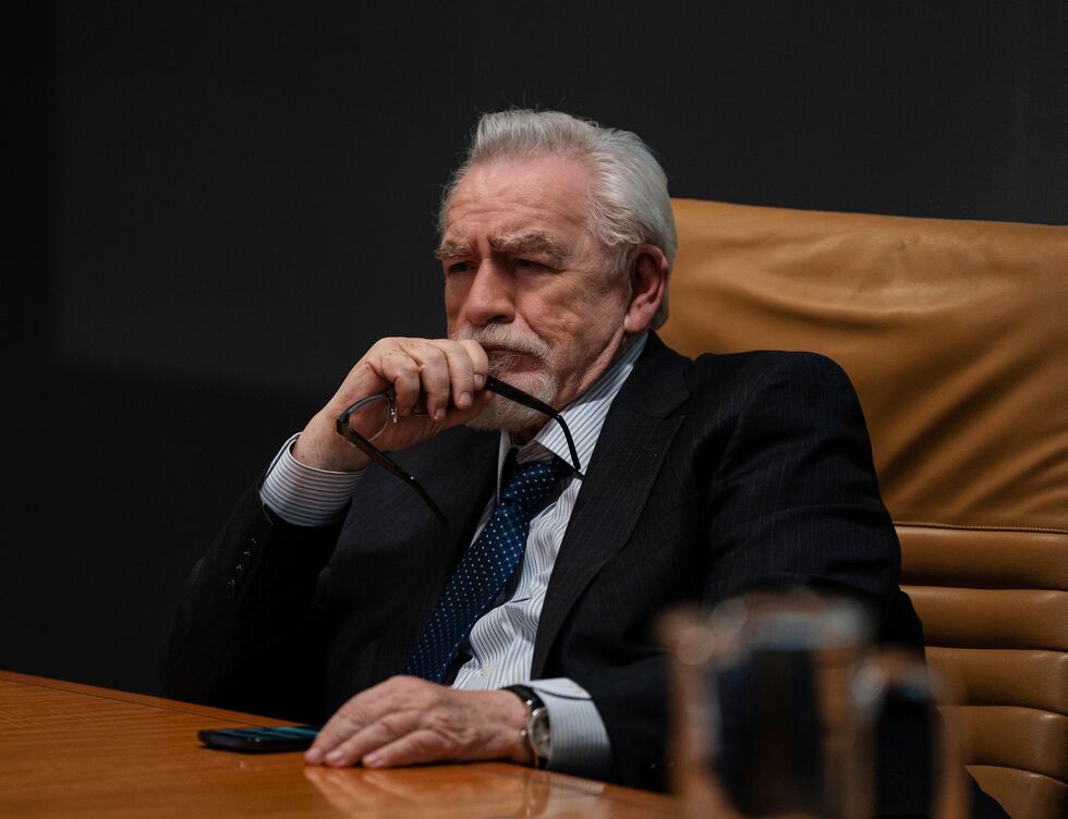 Brian Cox como Logan Roy en una escena de la serie "Succession" en una imagen proporcionada...