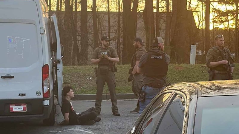 ¿Era ICE? No, era la DEA.