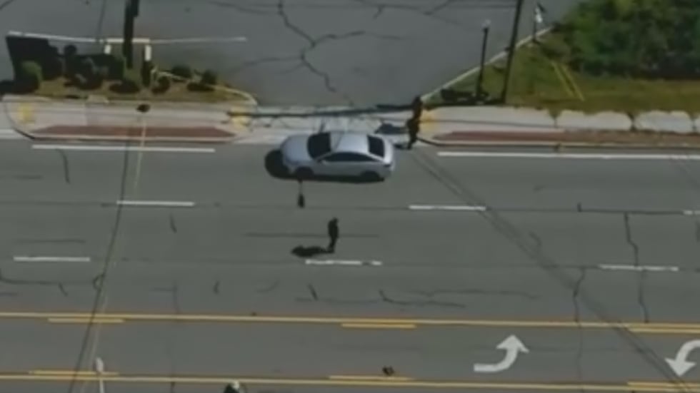 Las autoridades estaban investigando un vehículo al parecer involucrado en el tiroteo.