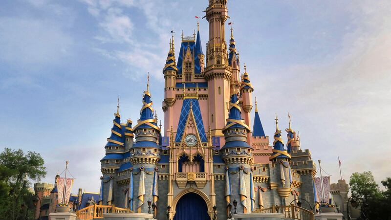 El Castillo de Cenicienta en Magic Kingdom, en Walt Disney World, en Lake Buena Vista,...