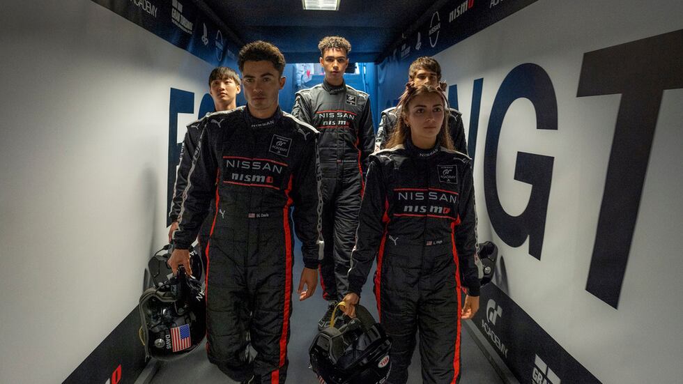 En esta imagen proporcionada por Sony Pictures, Sang Heon Lee, de izquierda a derecha, Darren...