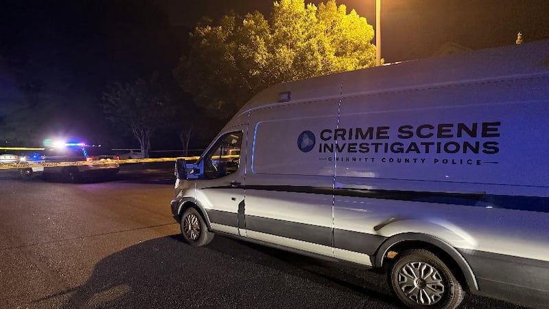 La policía de Gwinnett investiga un tiroteo ocurrido en un complejo de apartamentos.