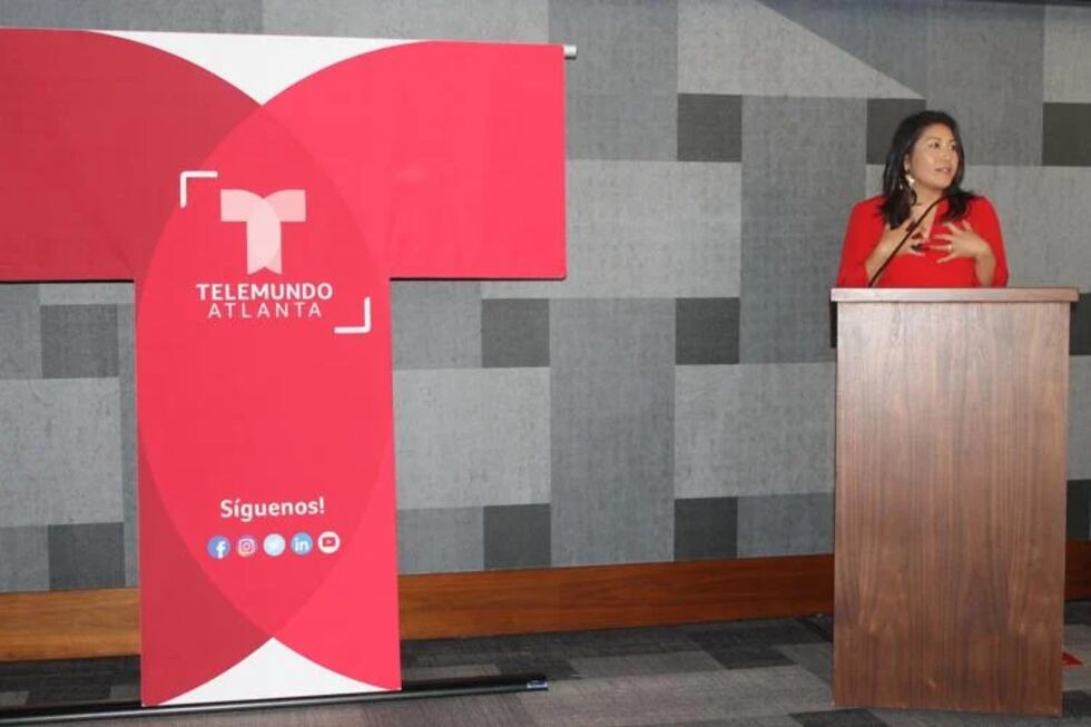 Susan Oh dando unas palabras de agradecimiento.