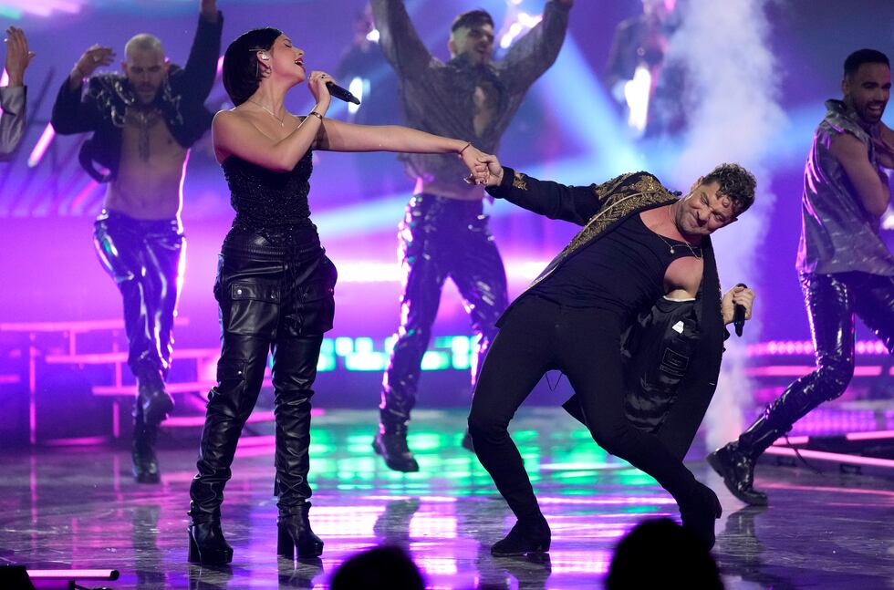 Ángela Aguilar, izquierda, y David Bisbal durante su presentación en los Latin American Music...