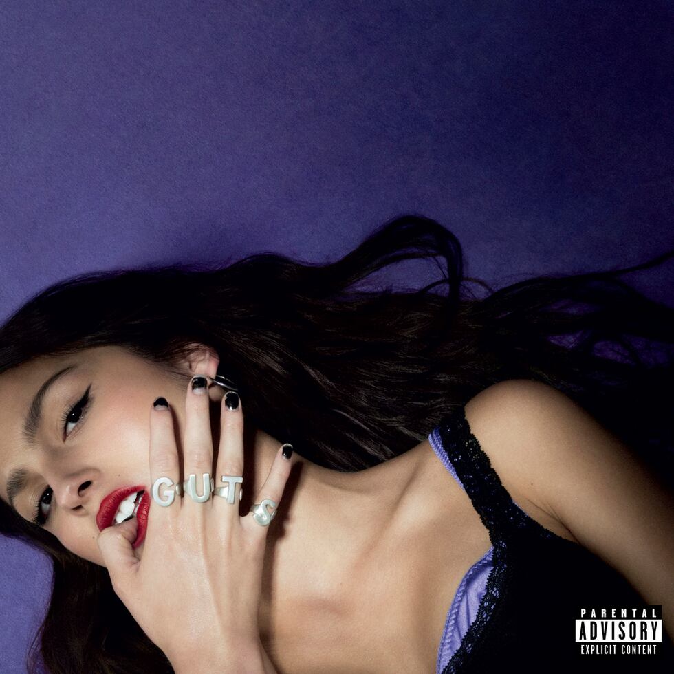 En esta imagen proporcionada por Geffen Records, "Guts" de Olivia Rodrigo. (Geffen Records vía...