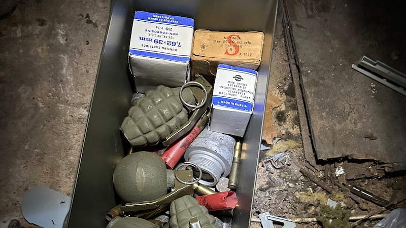 Hallan artefactos explosivos en vivienda de Cobb