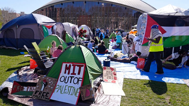Empezó en Columbia, y ahora estudiantes de todo EE.UU. intensifican protestas contra guerra en...