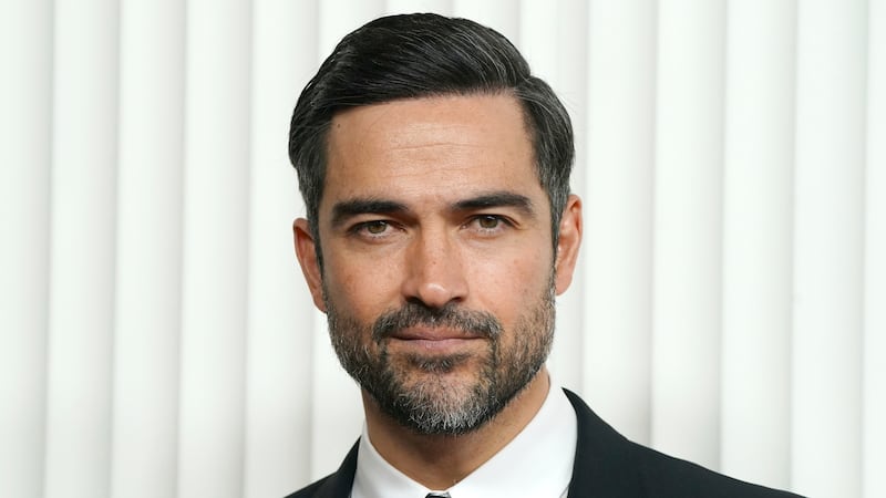 Alfonso Herrera llega a la entrega anual número 29 de los Premios del Sindicato de Actores de...