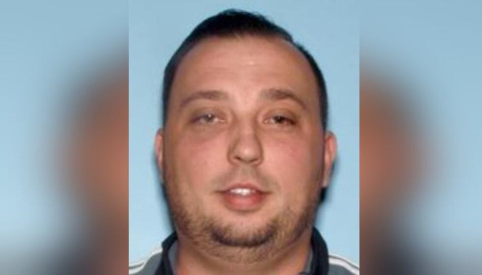 Según el informe de las autoridades, la víctima fue identificada como Ervin Fejzic, de 37...