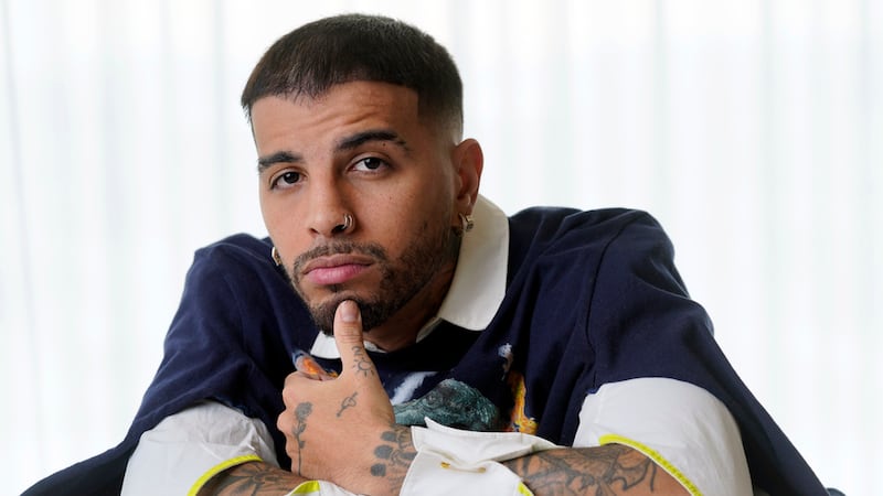 ARCHIVO - El cantante y rapero Rauw Alejandro, nombrado uno de los Artistas Revelación del Año...