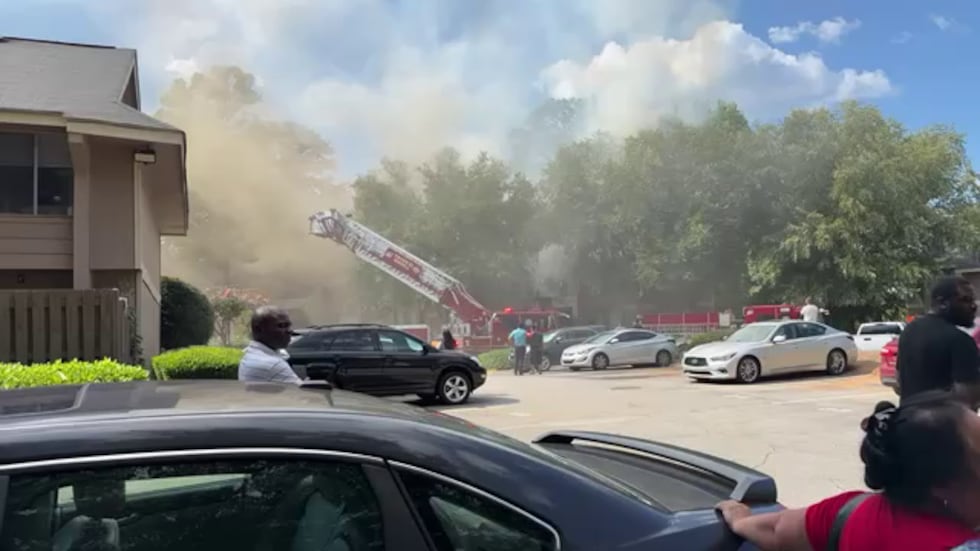 Apartment catches fire in Roswell, fire officials say
