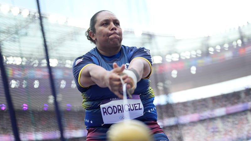 Rosa Andreína Rodríguez, de Venezuela, compite en el lanzamiento de martillo de los Juegos...