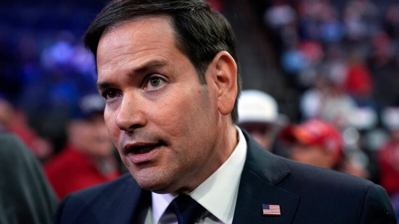 El senador por Florida Marco Rubio llega a un evento de campaña del candidato presidencial...