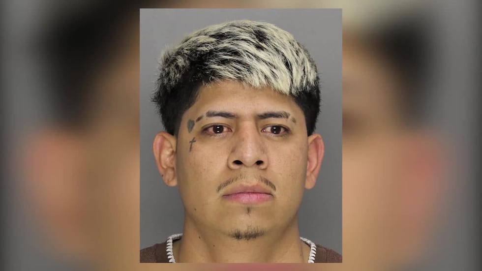 Arrestan a hispano en Cobb por presuntamente abusar de una menor