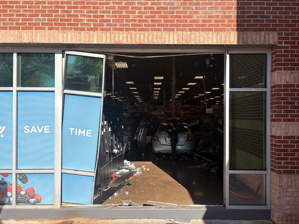 Car crashes into Athens Kroger