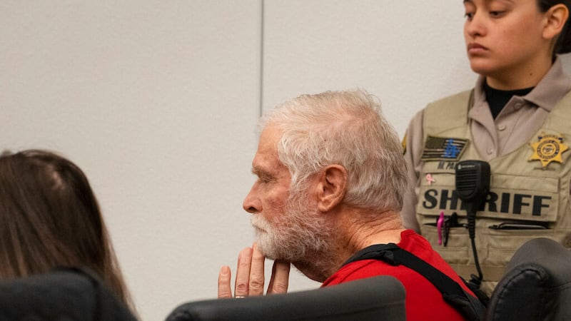 George Alan Kelly escucha un testimonio durante su audiencia preliminar en la Corte de...