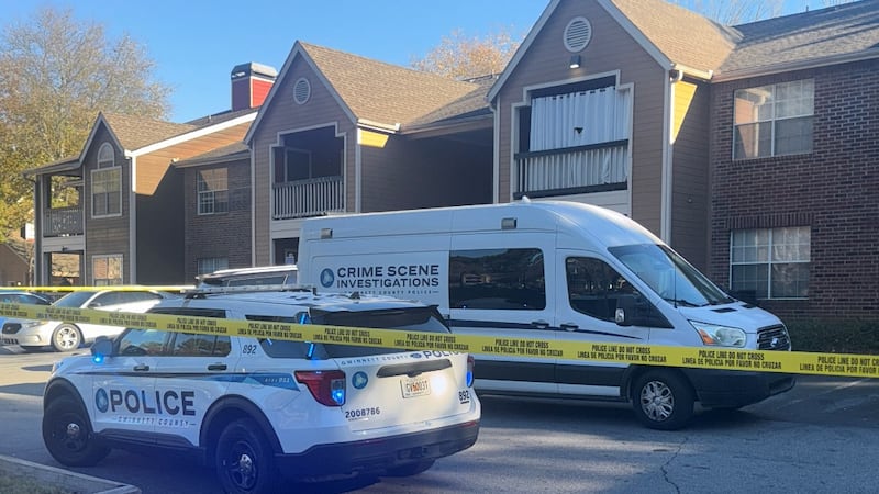 Investigan la muerte de una mujer en Norcross.