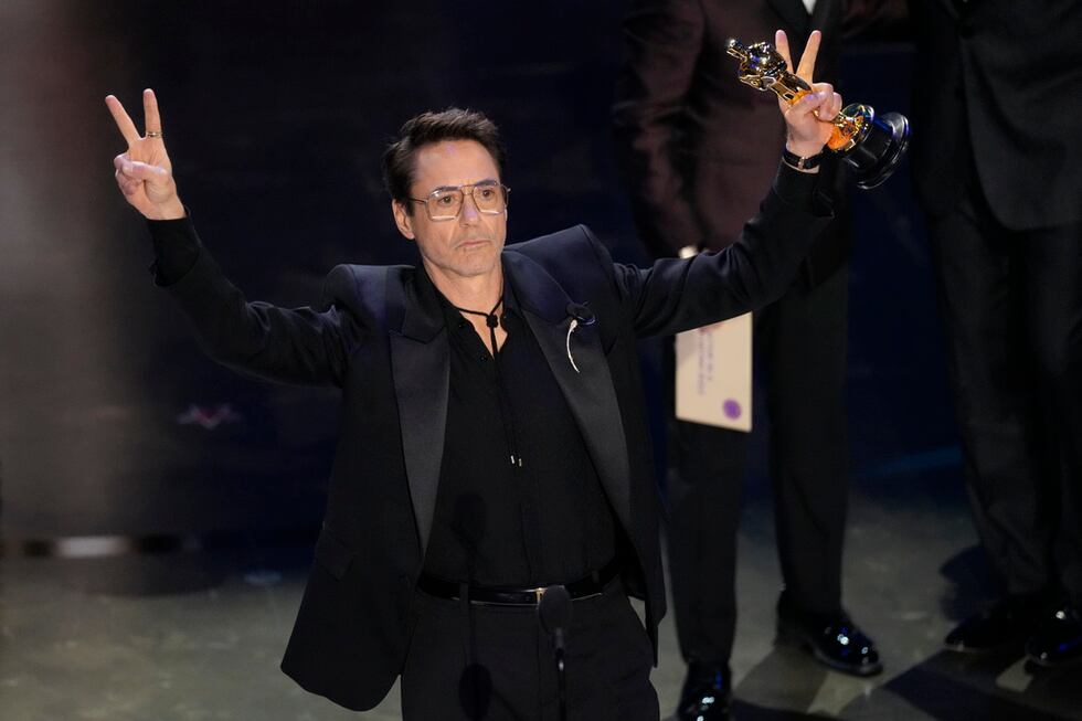 Robert Downey Jr. gana como actor de reparto y su primer Oscar por "Oppenheimer"