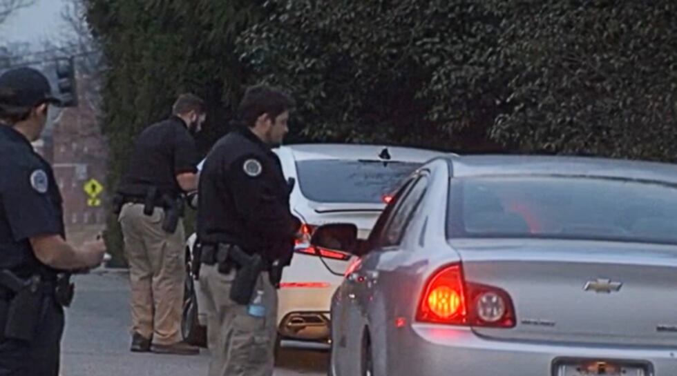 El jefe de policía de la UGA, Jeffery Clark, dijo que no hay ningún sospechoso pero que están...
