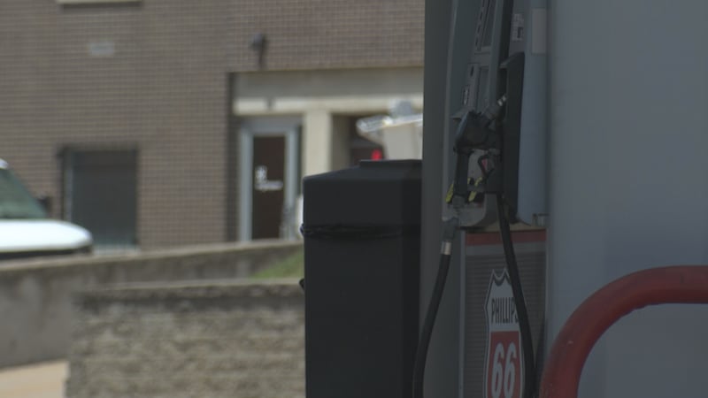 La medida había permitido un alivio fiscal de 33 centavos por galón de gasolina y 37.3...