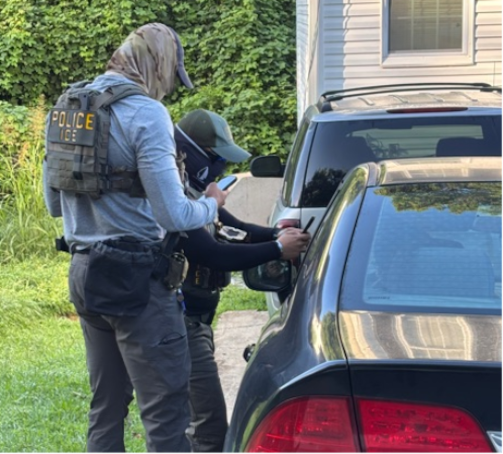 Más de mil arrestos en operativo de ICE en Georgia.