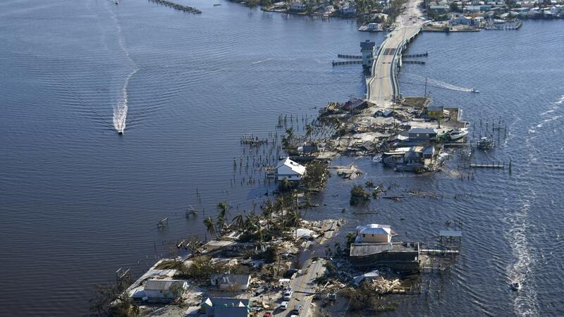 Se han confirmado al menos 54 muertos, 47 en Florida, cuatro en Carolina del Norte y tres en...