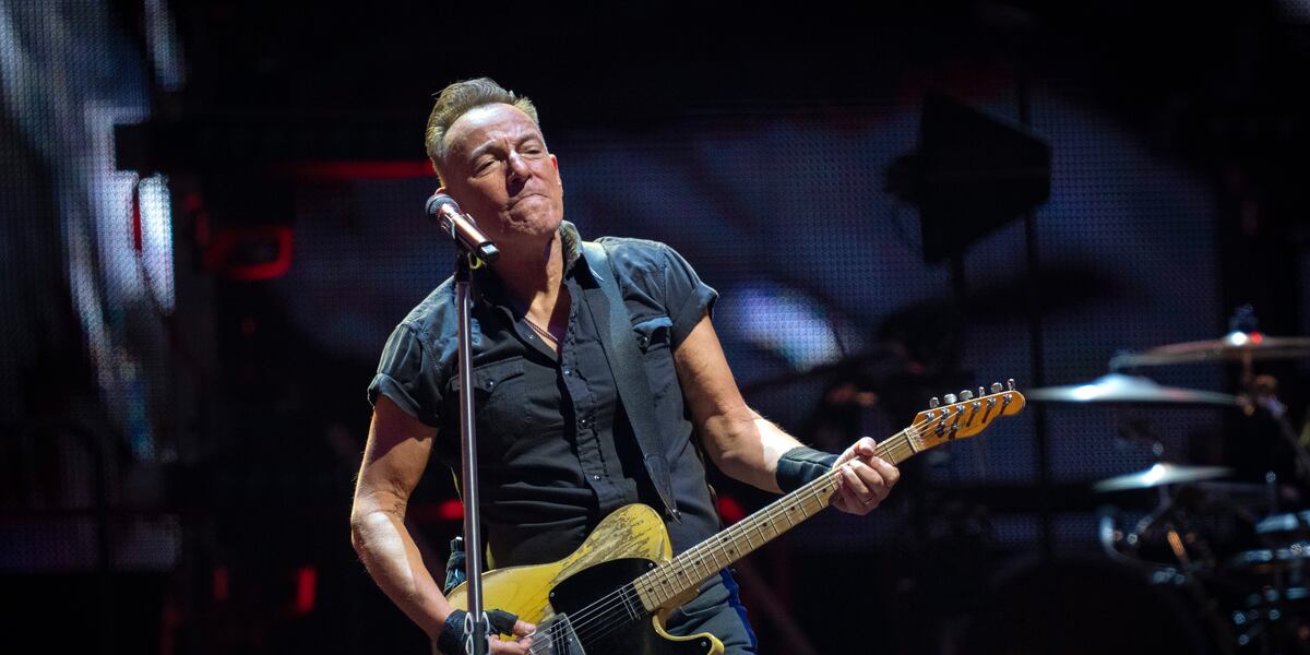 A sus 73 años, Bruce Springsteen sufre estrepitosa caída en el ...