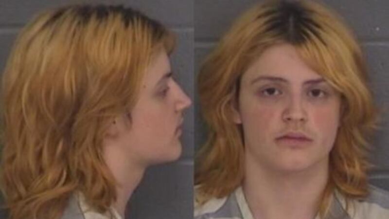 Colt Gray, de 14 años y quien enfrenta cuatro cargos de asesinato por la mortal balacera,...