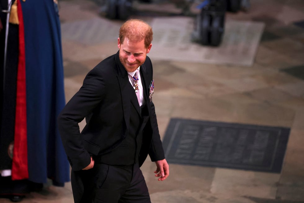 El príncipe Enrique de Gran Bretaña llega a la coronación del Rey Carlos III y la reina...
