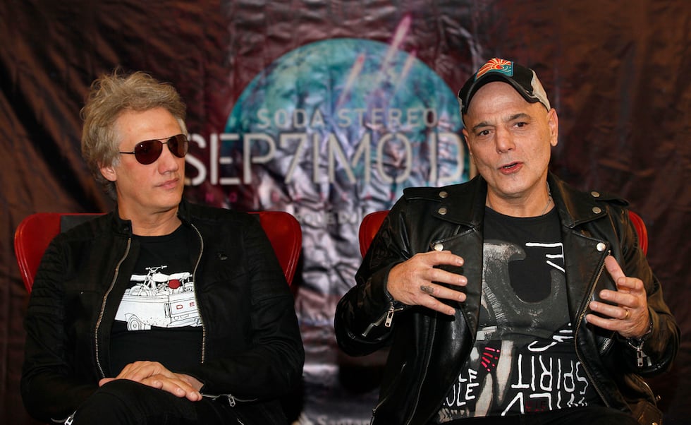 ARCHIVO - El baterista Charly Alberti y el bajista Zeta Bosio de Soda Stereo durante una...
