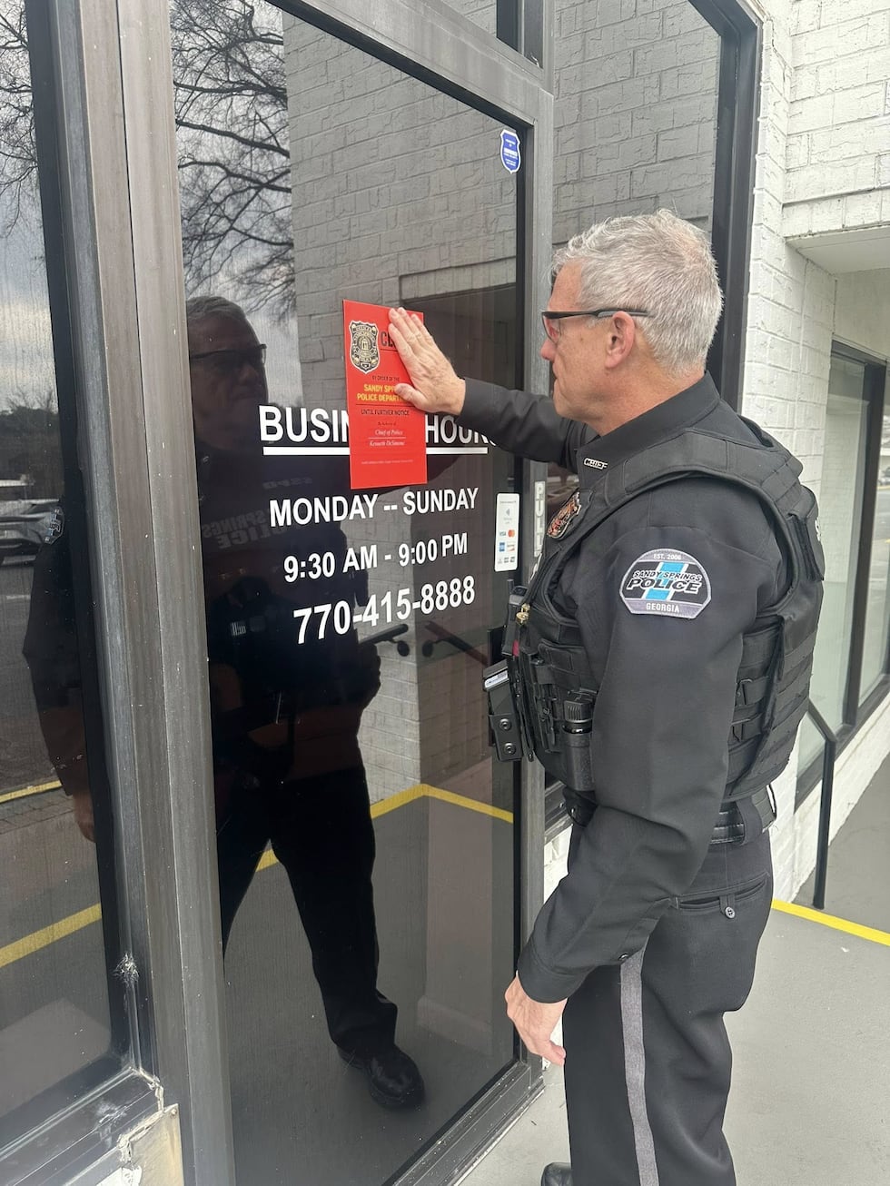 Clausuran cuatro salones de masajes.