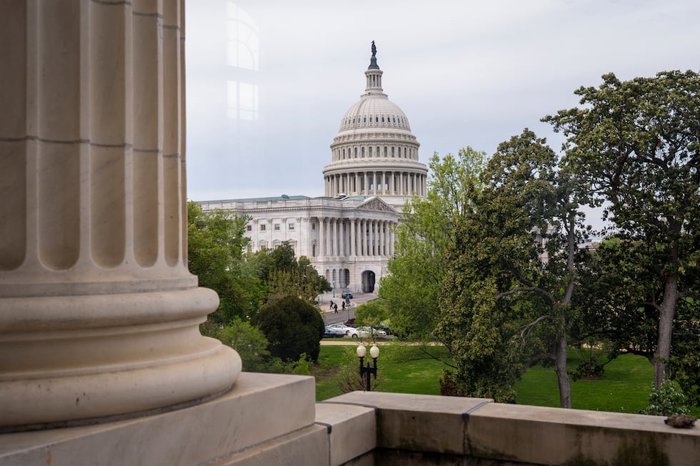 Vista del domo del Capitolio en Capitol Hill, Washington, el lunes 13 de abril de 2026. (AP...
