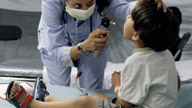 El contacto con una persona contagiada de virus sincitial respiratorio o algún objeto...