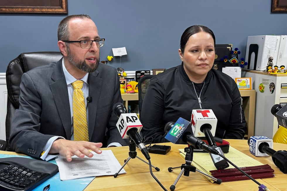 Patrick Kolasinski, abogado de Carlos Iván Mendoza Hernández, habla en una conferencia de...