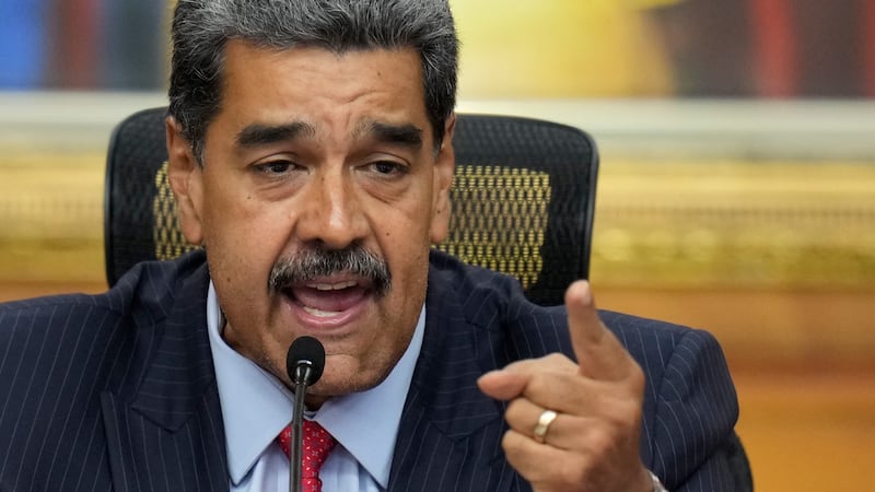 ARCHIVO - El presidente venezolano Nicolás Maduro ofrece una conferencia de prensa en el...