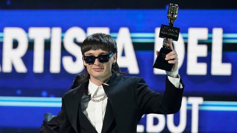 Cuánto gana Peso Pluma