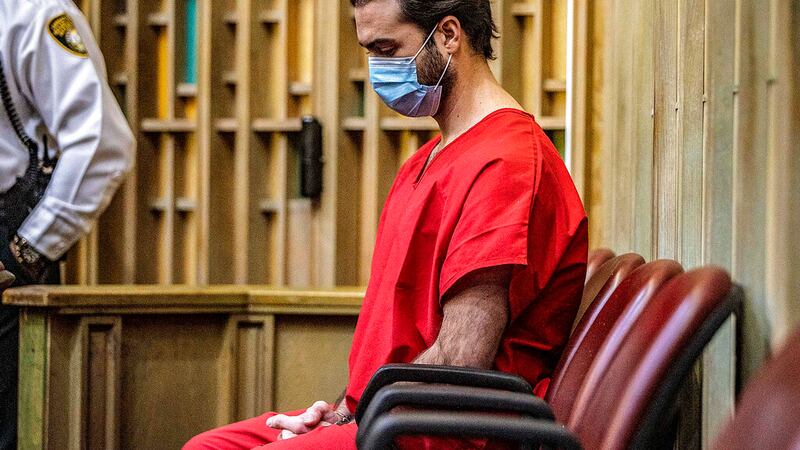 Archivo - El actor mexicano Pablo Lyle permanece sentado durante una audiencia en el edificio...