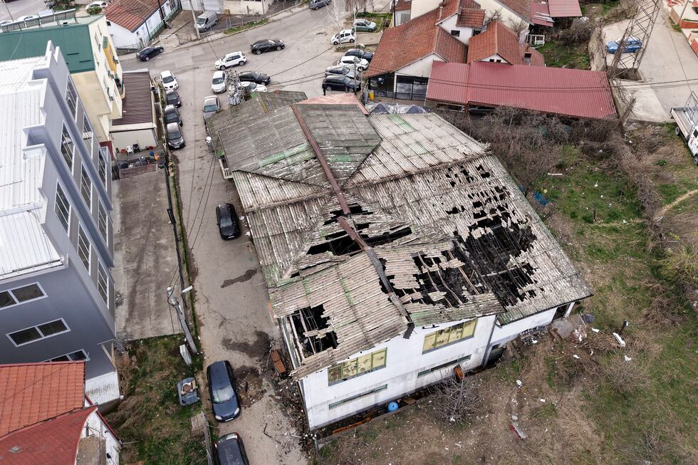 Una fotografía aérea de la discoteca que se incendió en Kocani, Macedonia del Norte, la...