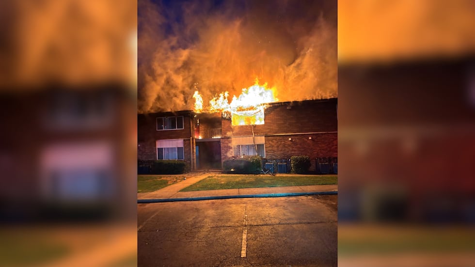 El incendio ocurrió en los Apartamentos Clarkston Oaks.