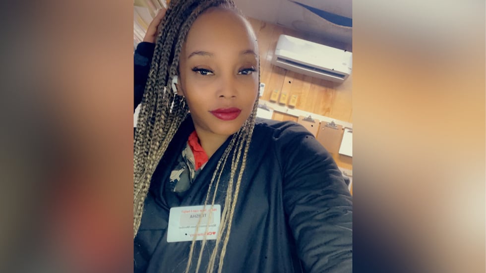 La tragedia sacudió el lunes por la noche al fallecer una empleada del Servicio Postal de los...