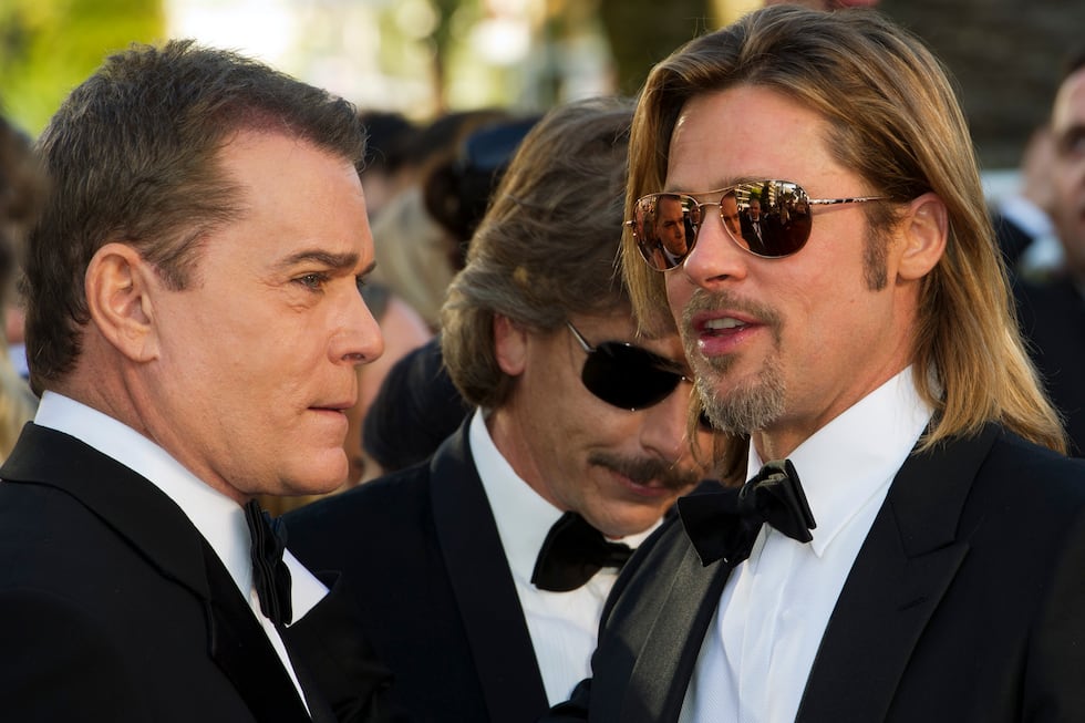 Los actores Ray Liotta, Ben Mendelsohn y Brad Pitt llegan para la proyección de Killing Them...